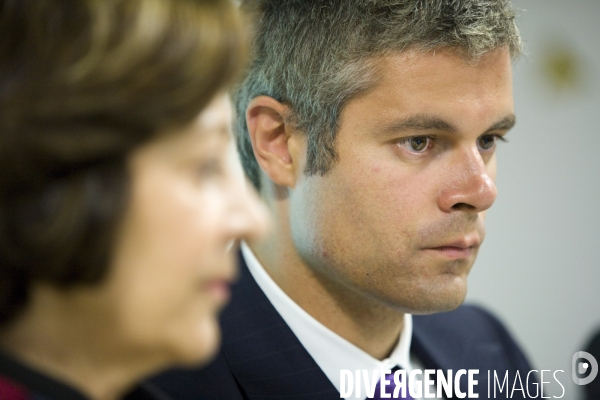 Laurent Wauquiez et Anne-Marie Idrac visitent le Pôle Emploi International de Paris-Bastille