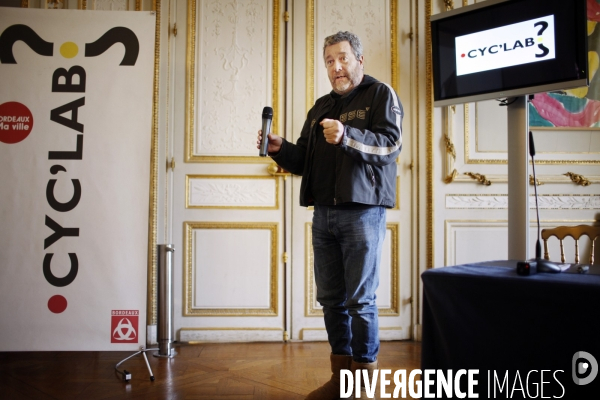 Philippe STARCK devoile le velo PIBAL