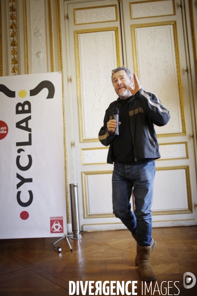 Philippe STARCK devoile le velo PIBAL