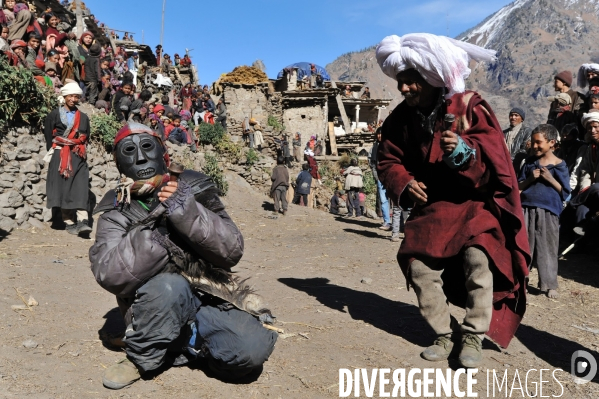 NEPAL: Region de HUMLA - Sortie des masques primitifs pour la fete du Nouvel An