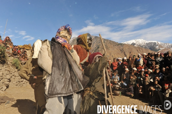 NEPAL: Region de HUMLA - Sortie des masques primitifs pour la fete du Nouvel An