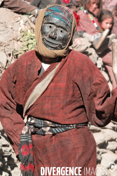 NEPAL: Region de HUMLA - Sortie des masques primitifs pour la fete du Nouvel An
