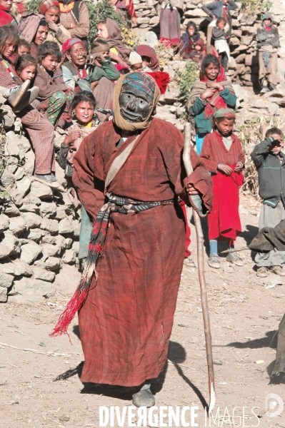 NEPAL: Region de HUMLA - Sortie des masques primitifs pour la fete du Nouvel An