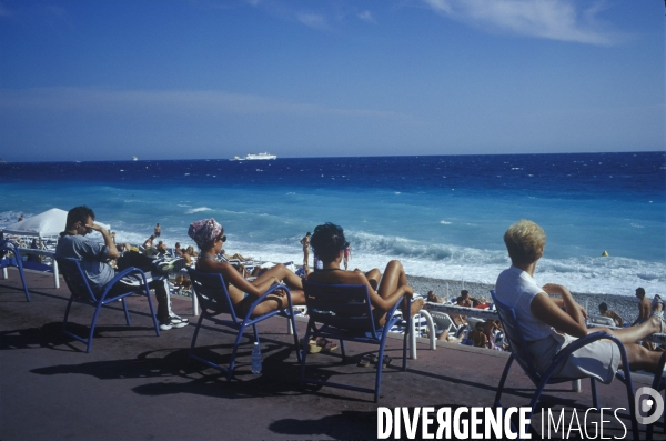 Nice;  promenade des anglais.