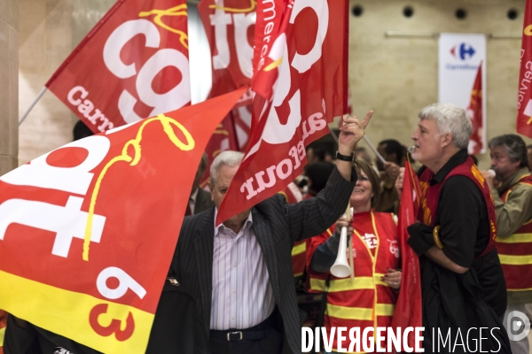 Manifestation des salariés devant l assemblée des actionnaires de Carrefour