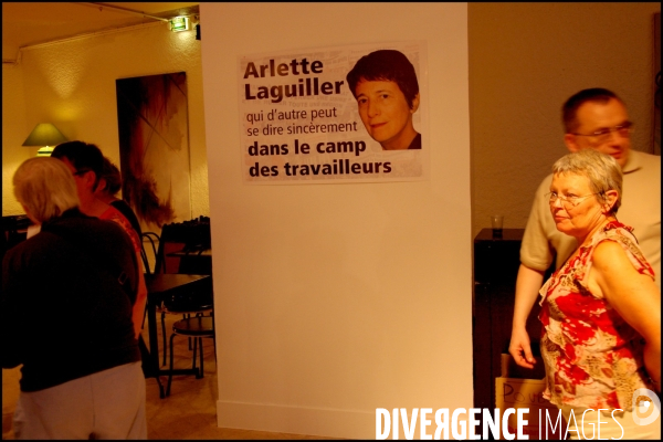 Journée d élection présidentielle. Soirée éléctorale de Arlette Laguiller (Lutte Ouvrière) au forum de Grenelle à Paris. Le 22 avril 2007.