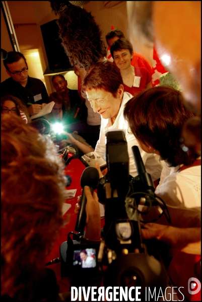 Journée d élection présidentielle. Soirée éléctorale de Arlette Laguiller (Lutte Ouvrière) au forum de Grenelle à Paris. Le 22 avril 2007.