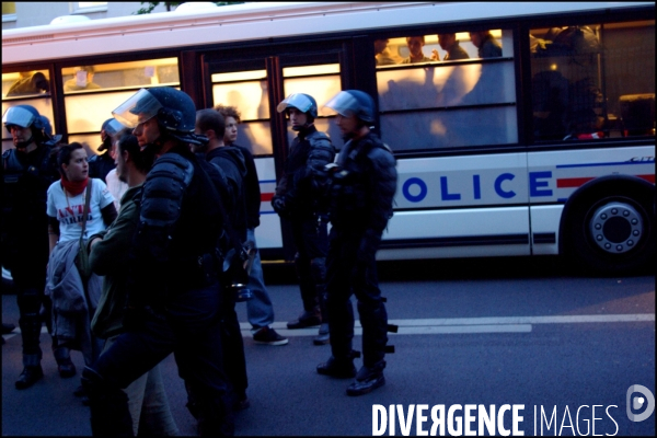 Arrestations lors d une manifestation sur le boulevard Saint Michel a Paris. Le 9 Mai 2007.