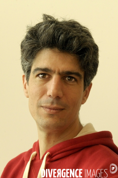 Nicolas gompel et benjamin prud homme. chercheurs au cnrs