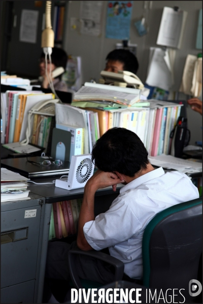 Sieste au bureau et économie d énergie au Japon // Siesta at the office and saving energy in Japan