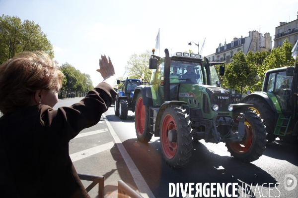 Manifestation d agriculteurs : 1300 tracteurs à Paris.
