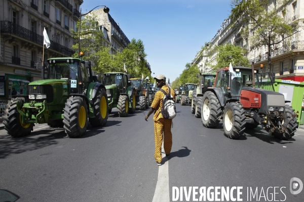 Manifestation d agriculteurs : 1300 tracteurs à Paris.