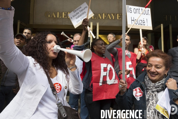 Manifestation aux Galeries Lafayette Haussmann