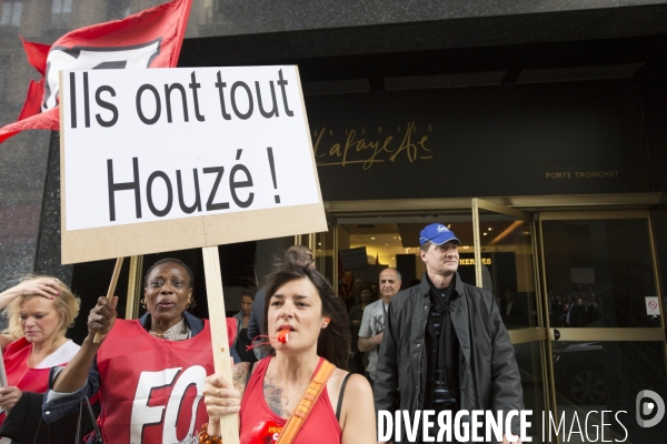 Manifestation aux Galeries Lafayette Haussmann