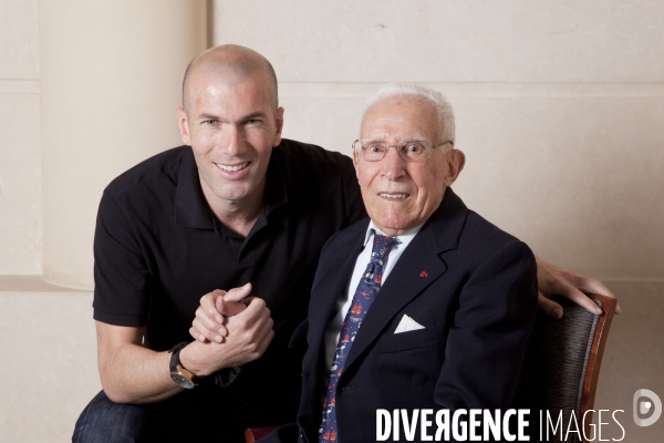 Première rencontre entre Zinedine Zidane et Alain Mimoun, deux légendes du sport français.