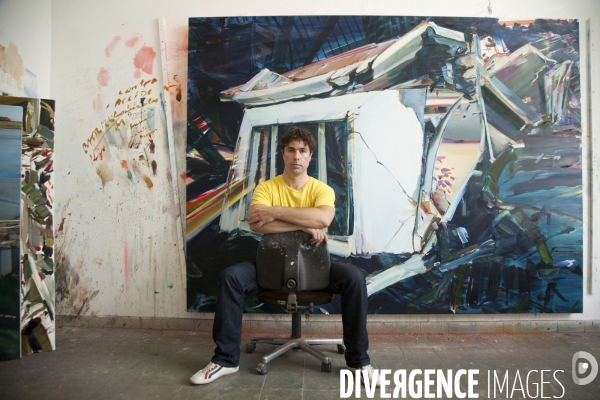 Duncan WYLIE, artiste peintre figuratif dans son atelier à Saint-Ouen.