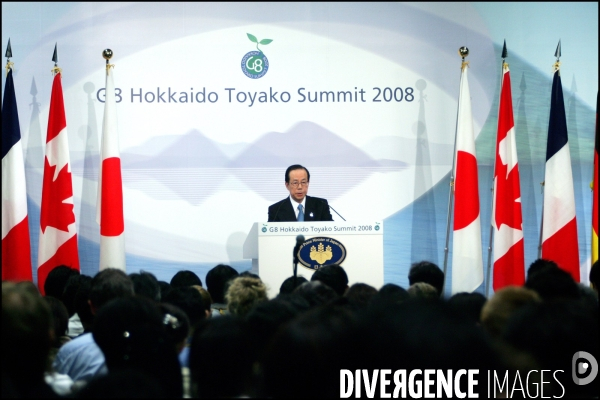 Sommet du G8 - Conference de presse de Fukuda