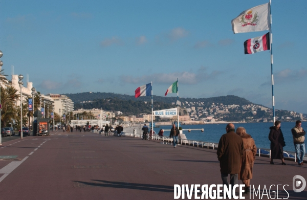 Nice;  promenade des anglais.