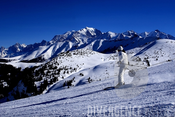 Mont Blanc et skieuse