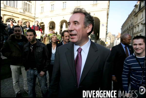 Francois bayrou candidat udf a l election presidentielle de 2007 , en deplacement en bretagne .
