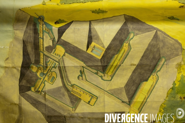 Le  Gruyère Suisse : Un ensemble de bunkers souterrains militaires et civils.