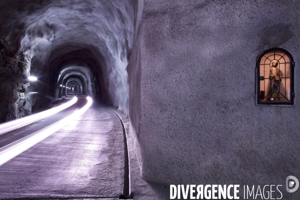 Le  Gruyère Suisse : Un ensemble de bunkers souterrains militaires et civils.
