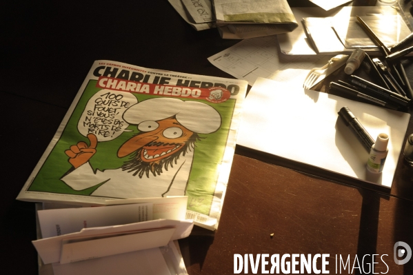 Apres l incendie de ses locaux,  charlie hebdo s est installe a liberation.