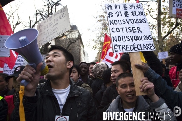 Rassemblement de travailleurs sans-papiers pour exiger leur régularisation.