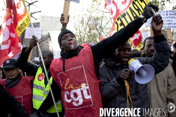 Rassemblement de travailleurs sans-papiers pour exiger leur régularisation.