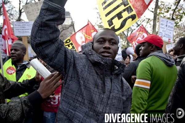 Rassemblement de travailleurs sans-papiers pour exiger leur régularisation.