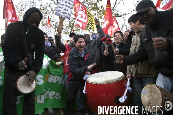 Rassemblement de travailleurs sans-papiers pour exiger leur régularisation.