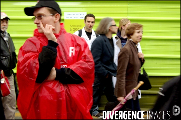 Manifestation du personnel hospitalier en grève contre les réformes  Bachelot . Paris le 28 avril 2009.