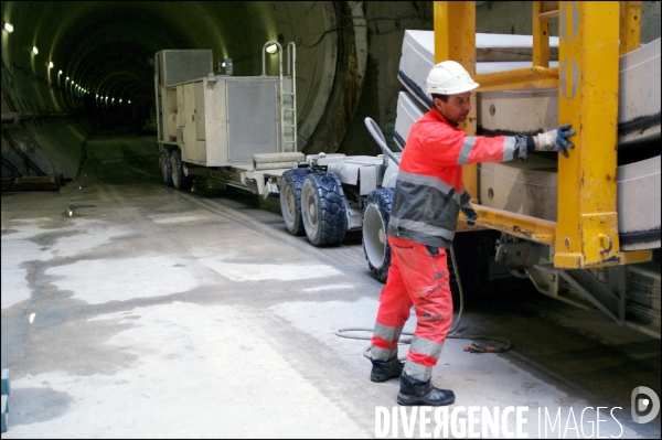 Travaux de prolongement de la ligne 12 du métro parisien à Aubervilliers. Octobre 2011.