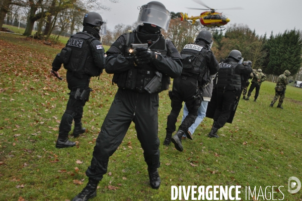 Creation de la fipn ( force d   intervention de la police nationale )
