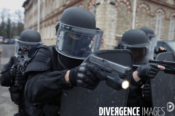 Creation de la fipn ( force d   intervention de la police nationale )