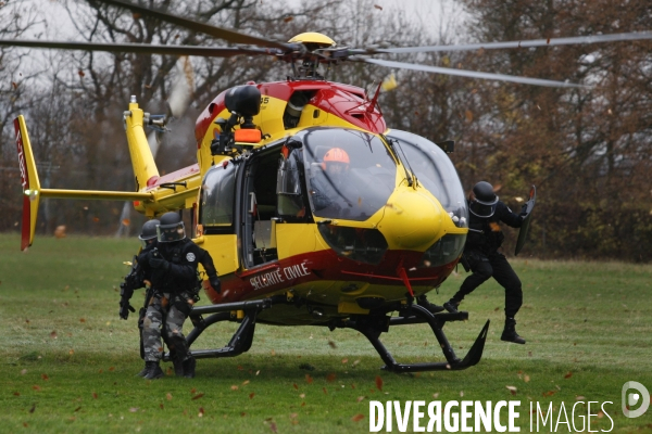 Creation de la fipn ( force d   intervention de la police nationale )