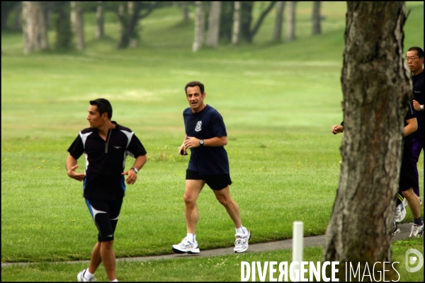 Sommet du G8 - Nicolas SARKOZY fait son footing matinal aux abords de l hotel Windsor