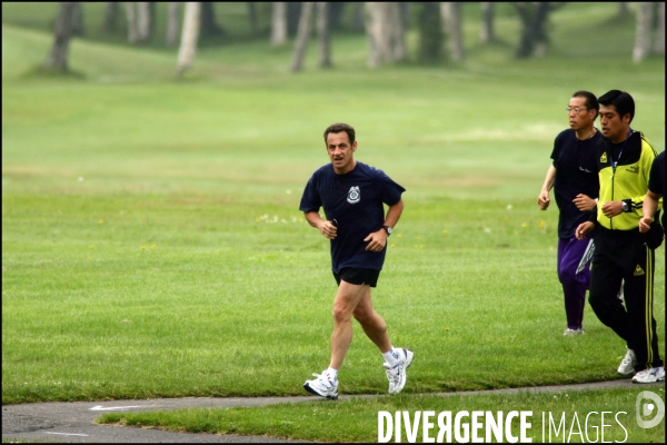 Sommet du G8 - Nicolas SARKOZY fait son footing matinal aux abords de l hotel Windsor