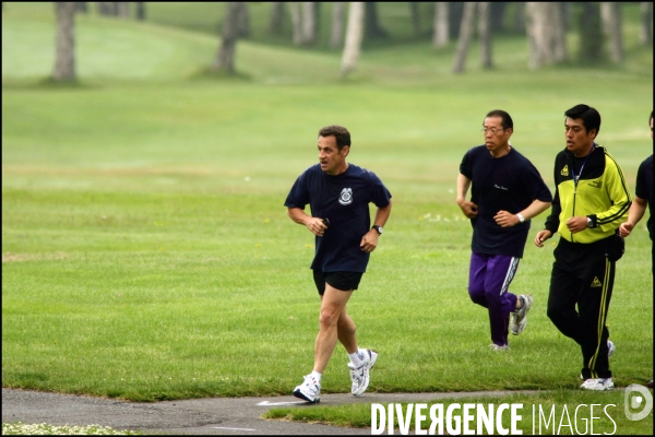 Sommet du G8 - Nicolas SARKOZY fait son footing matinal aux abords de l hotel Windsor