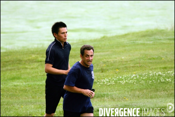 Sommet du G8 - Nicolas SARKOZY fait son footing matinal aux abords de l hotel Windsor