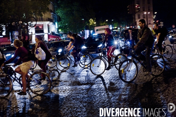 Vélorution la nuit à Paris