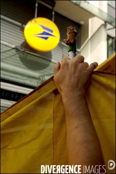 Manifestation du personnel de La Poste, à Paris le 22 septembre 2009.