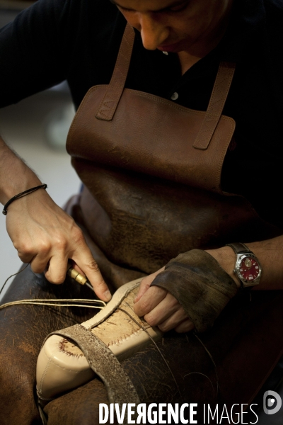 Le groupe LVMH va ouvrir ses ateliers du luxe aux visiteurs. Ici, les ateliers de fabrication manuelle des chaussures Berluti.