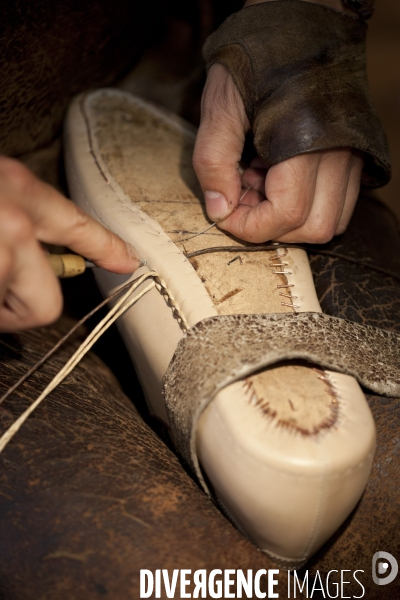 Le groupe LVMH va ouvrir ses ateliers du luxe aux visiteurs. Ici, les ateliers de fabrication manuelle des chaussures Berluti.