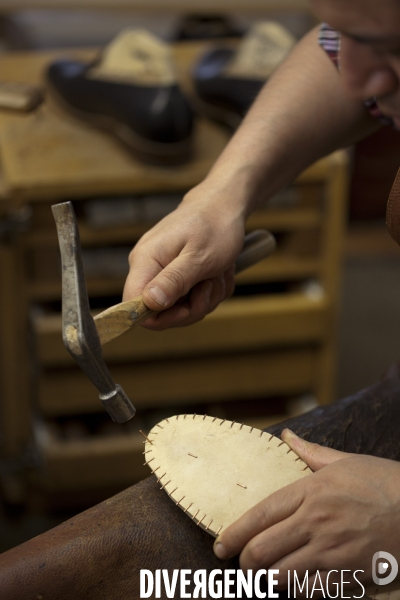 Le groupe LVMH va ouvrir ses ateliers du luxe aux visiteurs. Ici, les ateliers de fabrication manuelle des chaussures Berluti.