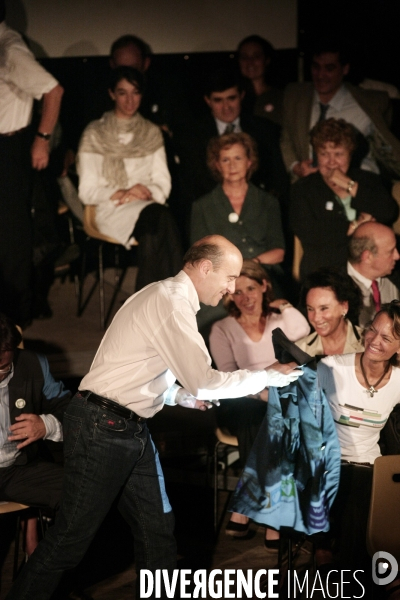 Alain Juppé en campagne pour reconquérir la mairie de Bordeaux