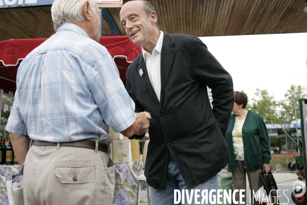 Alain Juppé en campagne pour reconquérir la mairie de Bordeaux