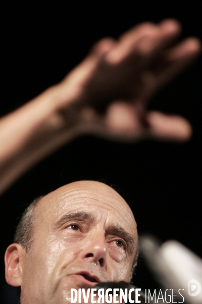 Alain Juppé en campagne pour reconquérir la mairie de Bordeaux