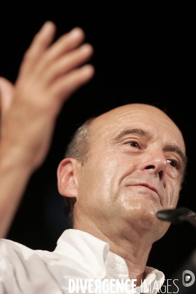 Alain Juppé en campagne pour reconquérir la mairie de Bordeaux
