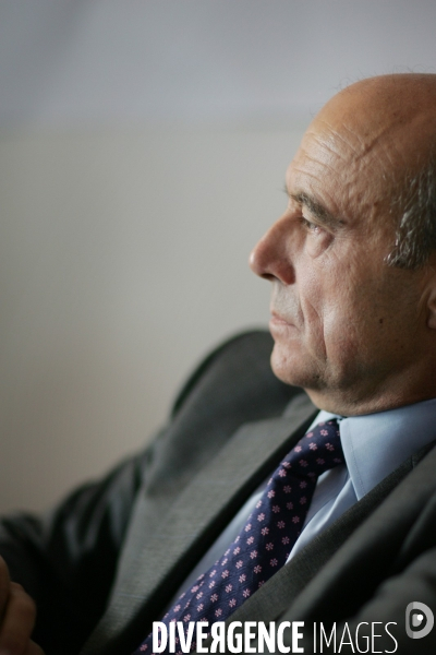 Alain Juppé en campagne pour reconquérir la mairie de Bordeaux